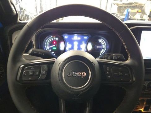 Used 2024 Jeep Wrangler Unlimited w/ Convenience Group image 17