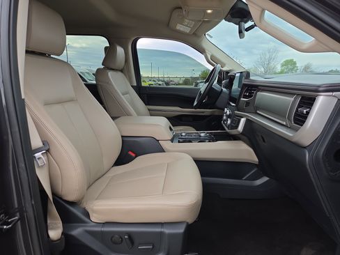 Used 2022 Ford Expedition XLT AWD/4WD image 17