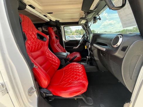 Used 2015 Jeep Wrangler Unlimited Rubicon w/ Dual Top Group AWD/4WD image 30