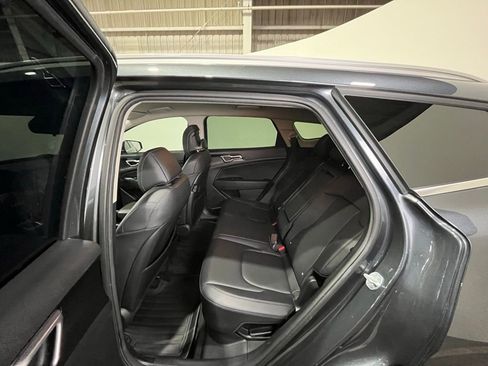 Used 2024 Kia Sportage EX image 17