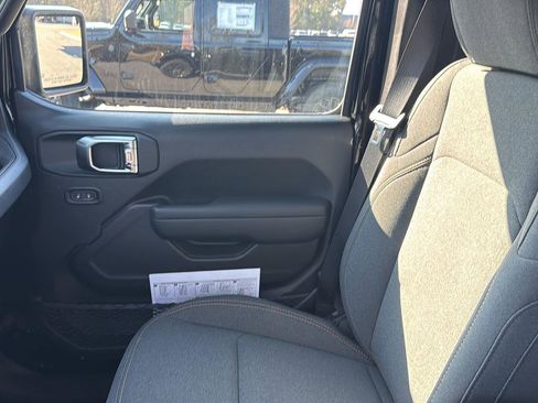 New 2025 Jeep Gladiator Sport image 22