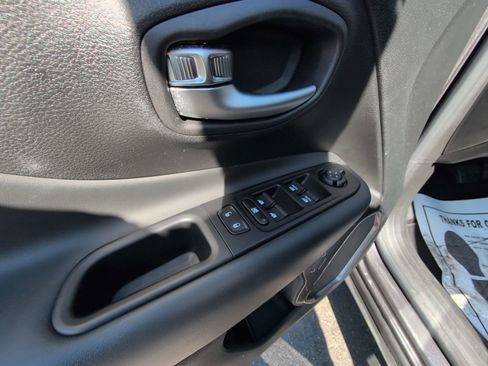 Certified 2021 Jeep Renegade Limited image 13