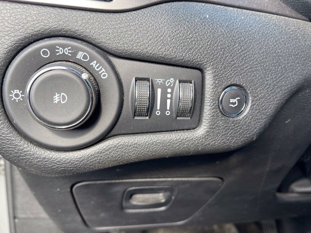 Used 2022 Jeep Cherokee Latitude Lux AWD/4WD image 17