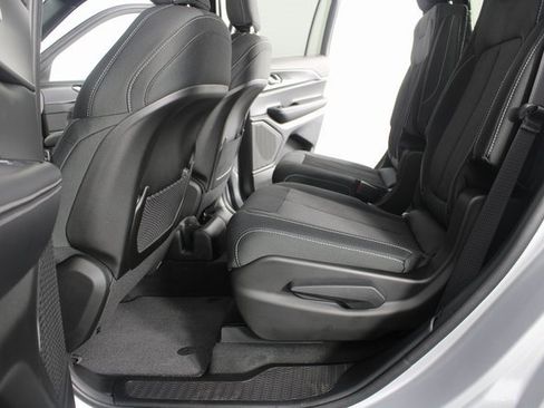 New 2025 Jeep Grand Cherokee L Laredo image 17