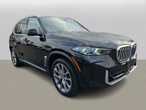 Certified 2024 BMW X5 xDrive40i w/ Premium Package AWD/4WD image 3