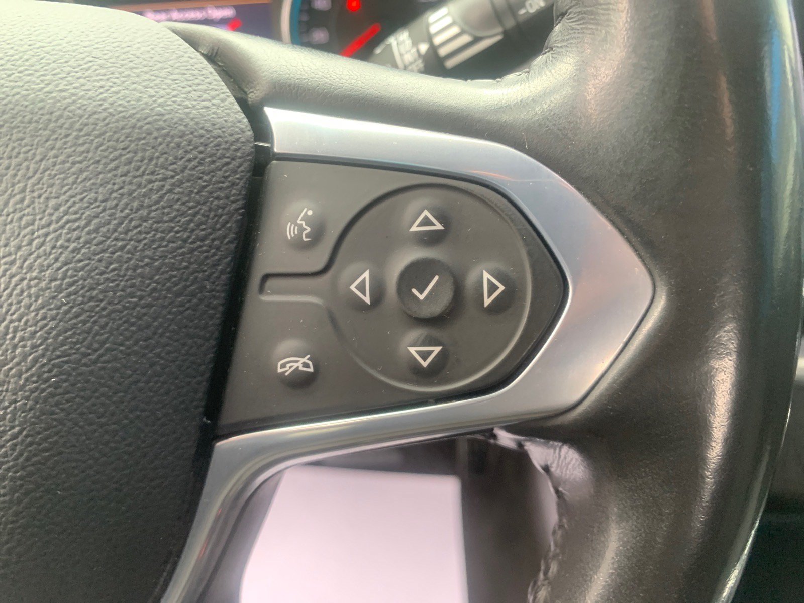 Used 2021 Chevrolet Traverse LT FWD image 13