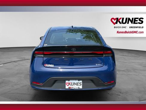 Used 2025 Toyota Prius LE FWD image 9