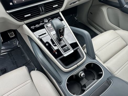 Used 2022 Porsche Cayenne S image 33