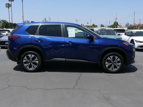 Used 2023 Nissan Rogue SV FWD image 2