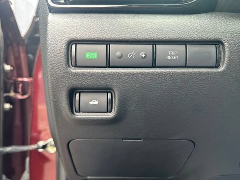 Certified 2025 Nissan Sentra SV FWD image 17