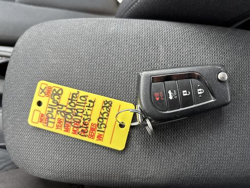 Used 2024 Toyota Corolla LE image 28