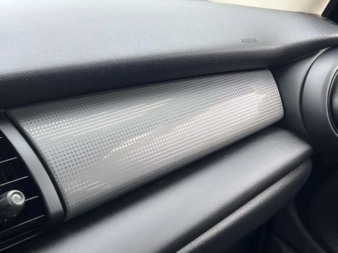 Used 2016 MINI Cooper 4-Door Hardtop image 28