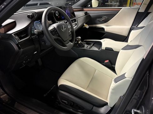 New 2025 Lexus ES 300h w/ Premium Package image 22