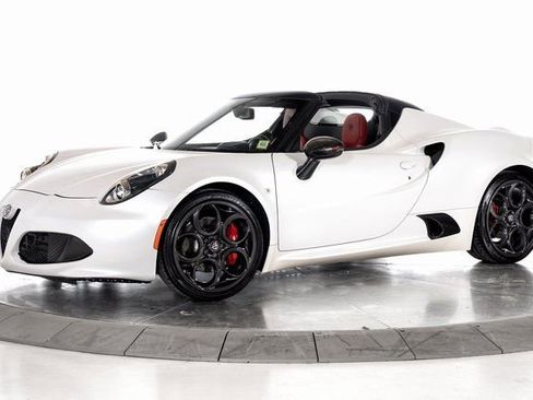 Used 2019 Alfa Romeo 4C Spider RWD image 1