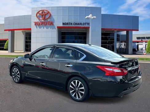 Used 2017 Nissan Altima 2.5 SL w/ Moonroof Package FWD image 4