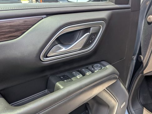 Used 2021 Chevrolet Suburban Z71 w/ Rear Media and Nav Package AWD/4WD image 12