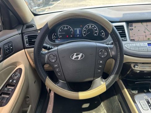Used 2011 Hyundai Genesis 4.6 RWD image 15