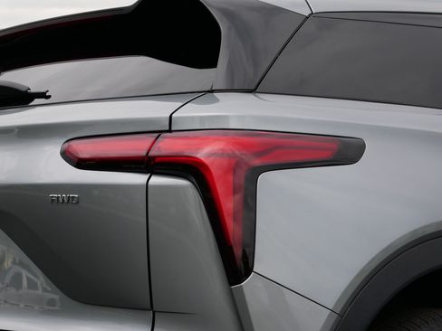 Used 2024 Chevrolet Blazer EV LT AWD/4WD image 17