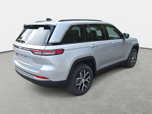 New 2025 Jeep Grand Cherokee Limited w/ Luxury Tech Group II image 5
