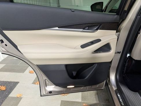 Used 2025 INFINITI QX60 Sensory image 9