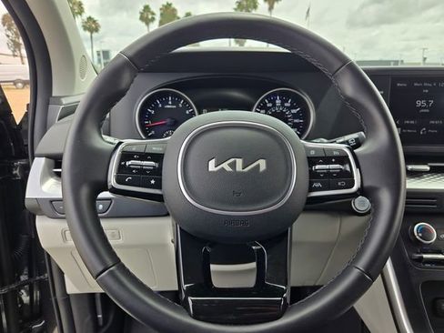 Used 2024 Kia Carnival LX FWD image 21