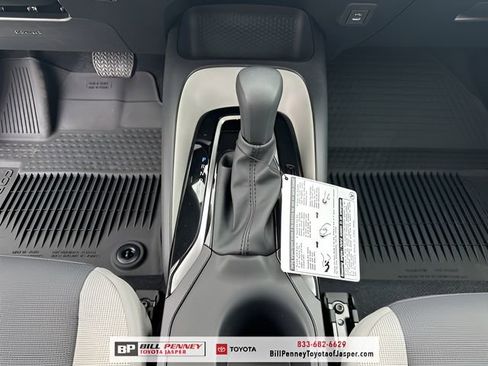 Used 2025 Toyota Corolla LE w/ Convenience Package FWD image 18