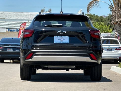 New 2026 Chevrolet Trax LT w/ LT Convenience Package FWD image 5