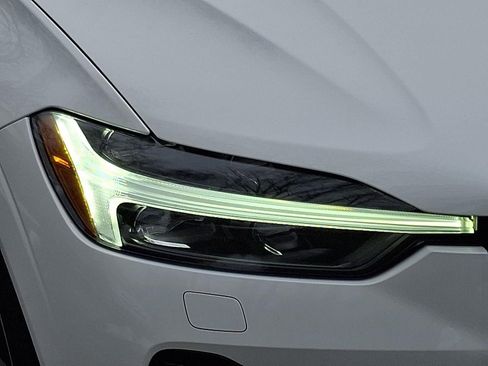 Certified 2023 Volvo XC60 B5 Plus image 9