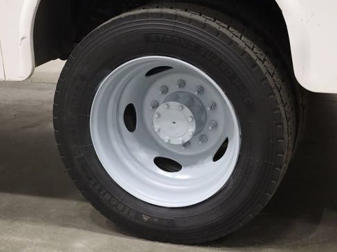 Used 2016 Ford F550 2WD Regular Cab Super Duty image 22