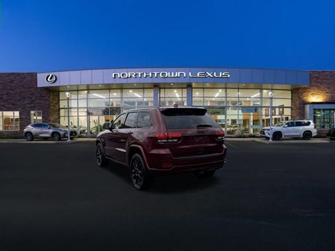Used 2018 Jeep Grand Cherokee Altitude image 21