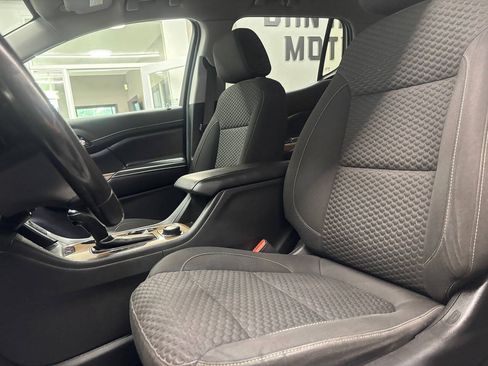 Used 2019 GMC Acadia SLE FWD image 15