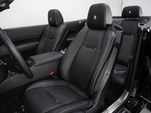 Used 2019 Rolls-Royce Dawn RWD image 37