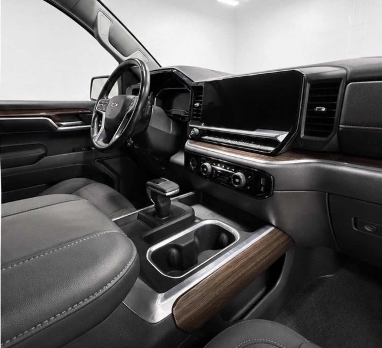 Used 2023 Chevrolet Silverado 1500 RST w/ LPO, Dark Essentials Package AWD/4WD image 8