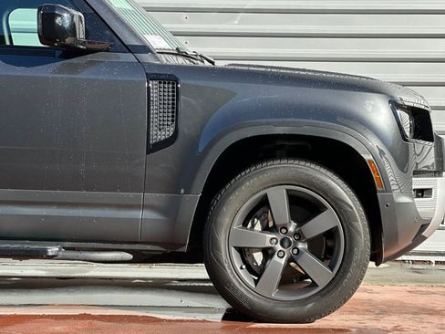 Used 2025 Land Rover Defender 130 S image 37