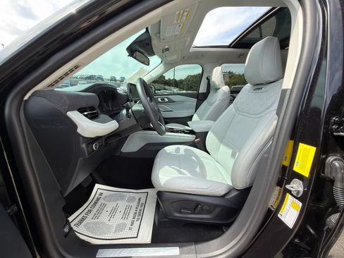 Used 2025 Ford Explorer Platinum w/ Ultimate Package AWD/4WD image 25