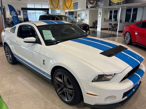 Used 2010 Ford Mustang Shelby GT500 RWD image 2