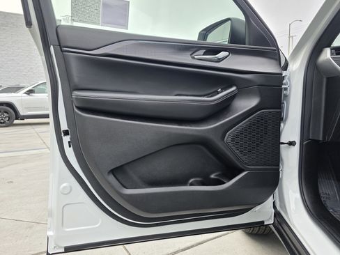 New 2025 Jeep Grand Cherokee Laredo X image 11