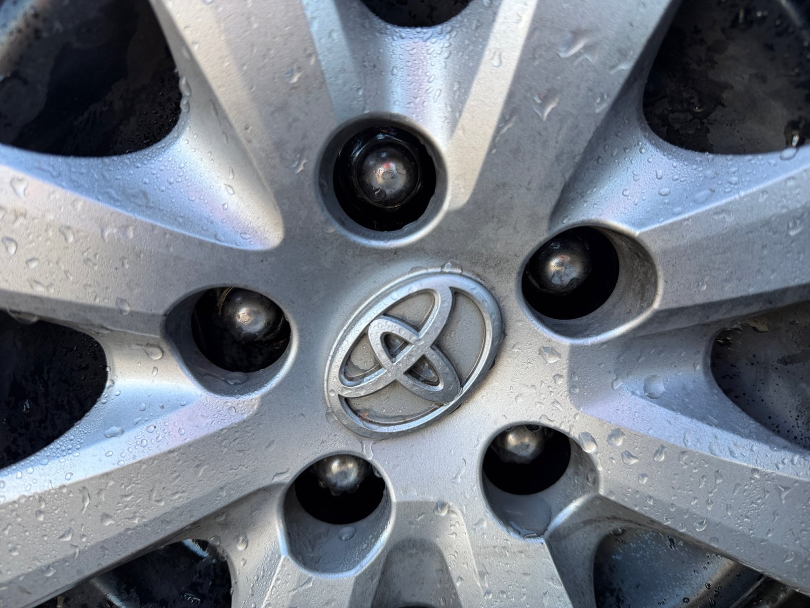 Used 2020 Toyota Corolla LE FWD image 30