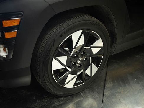 Used 2025 Hyundai Kona SEL FWD image 4