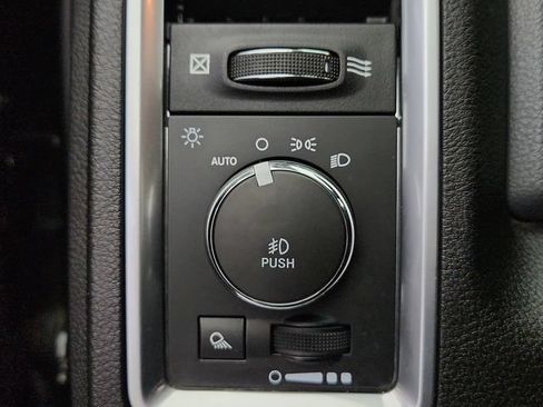 Used 2019 RAM 1500 Warlock AWD/4WD image 16