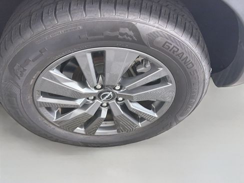 Used 2024 Nissan Pathfinder SV FWD image 11