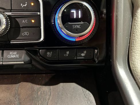 Used 2021 GMC Yukon Denali w/ Denali Premium Package AWD/4WD image 30