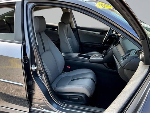 Used 2018 Honda Civic Touring image 29