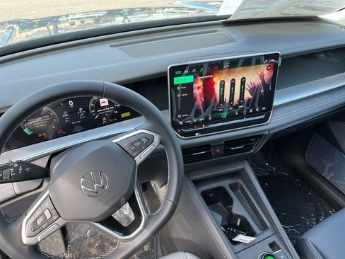 New 2026 Volkswagen Tiguan SE AWD/4WD image 18
