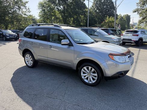 Used 2011 Subaru Forester 2.5X Premium AWD/4WD image 4