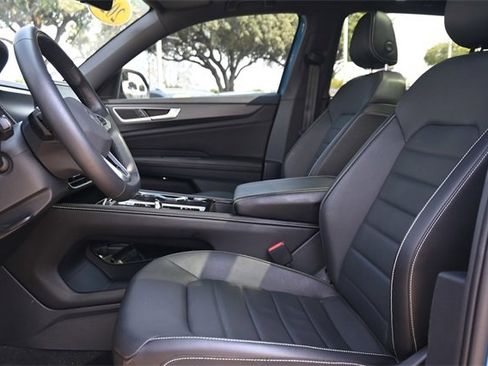 Certified 2024 Volkswagen Atlas Cross Sport SEL R-Line image 22