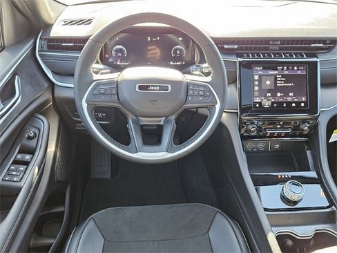 New 2025 Jeep Grand Cherokee Altitude image 12