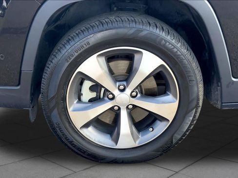 Used 2022 Jeep Cherokee Limited AWD/4WD image 11