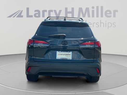 Used 2022 Toyota Corolla Cross XLE w/ Convenience Package AWD/4WD image 4