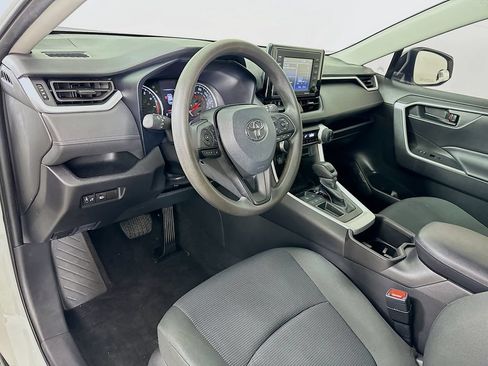 Used 2022 Toyota RAV4 LE FWD image 9